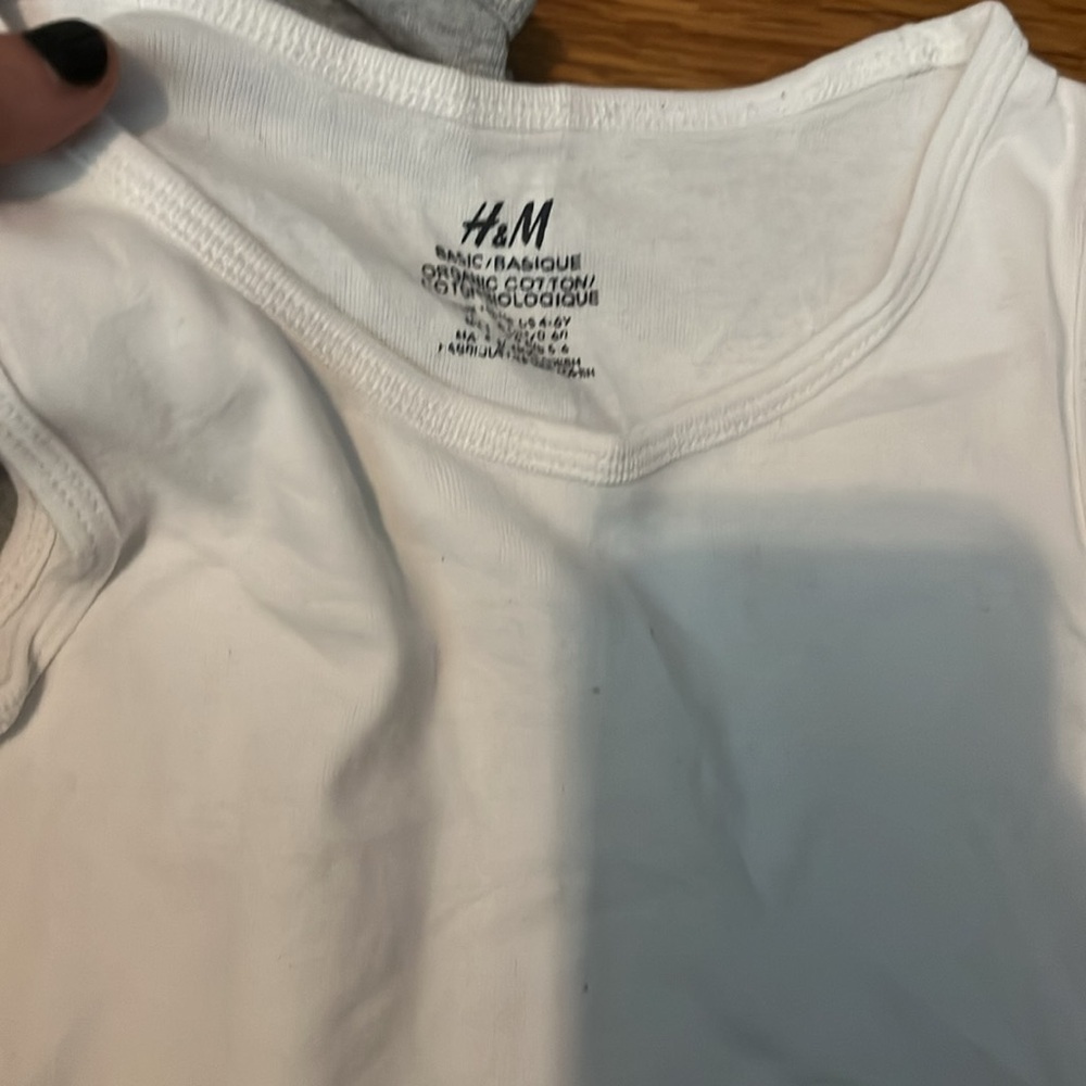 Boys H&M tank top bundle some signs of wear 4-6 years. - Picture 3 of 7